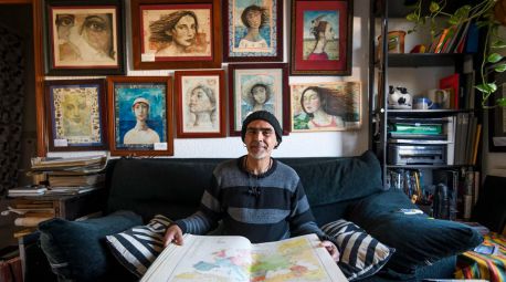 Los atlas resucitados del pintor Álvarez Gordillo se adueñan de las callejuelas sevillanas