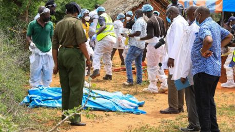 Kenia acusa al líder sectario que propugnaba ayunar hasta morir del asesinato de 191 niños