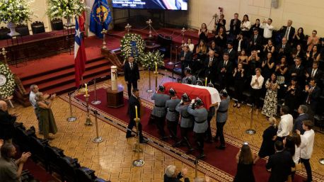 Los restos mortales del expresidente Piñera llegan al antiguo Congreso para ser velados