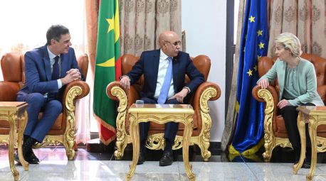 Sánchez visita Mauritania junto a Von der Leyen para tratar de frenar la migración irregular