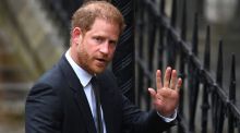 El príncipe Enrique llega a Londres para ver a su padre tras saber que tiene cáncer