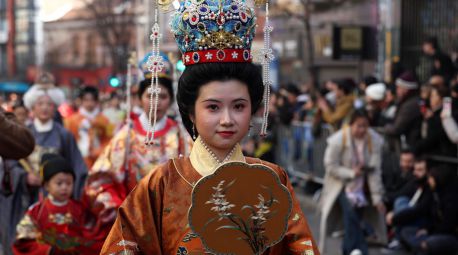 Madrid celebra el Año Nuevo chino con un colorido y turístico desfile