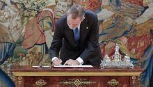 El Rey sanciona la tercera reforma constitucional, que suprime el término “disminuidos”