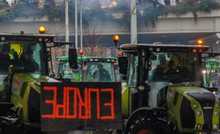 Los ministros de la UE piden 'rápidamente' más medidas para calmar a los agricultores