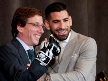 El 'puñetazo' que el alcalde Almeida le ha dado al campeón de la UFC Ilia Topuria