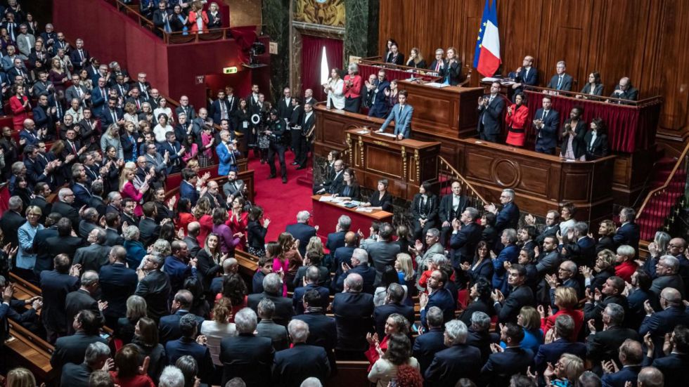 Francia, primer país del mundo en inscribir el aborto en su Constitución