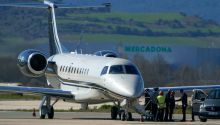 El Rey Juan Carlos llega a Vitoria en un avión privado