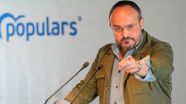 Fernández, a Puigdemont: 'Miles de catalanes plantaremos cara a lo que significas'