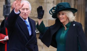 Carlos III y la reina Camila asisten a la misa de Pascua en el castillo de Windsor