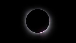 El eclipse solar total oscurece los cielos de Norteamérica este lunes