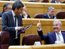 Azcón reprocha a Aragonès su 'enanez política'
