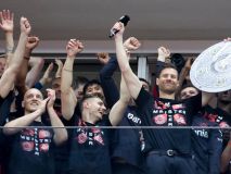 La afición del Leverkusen festeja su primera Bundesliga cantando el 'Viva España'