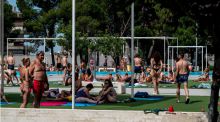 Cataluña fija un tope en el consumo de agua para el turismo y flexibiliza el llenado de piscinas