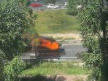 Un camión en llamas recorre un tramo de la M-11 sin conductor