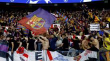 Los ultras del Barcelona apedrean el autobús de su equipo y le cuestan una multa por racismo