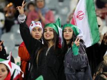 La virulenta reacción de Irán al abrazo entre un portero y una aficionada en un estadio