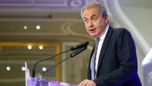 Zapatero asegura que está 'tranquilo' sobre lo que pueda pasar con Sánchez