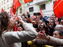 La cúpula del PSOE corta el Comité Federal para unirse a los manifestantes