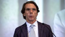 Aznar, sobre el amago de dimisión de Sánchez: 'Una comedia de caudillismo lacrimógeno'