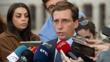 Almeida llama a Sánchez “jefe de una trama corrupta” en Moncloa, en el PSOE y en su casa