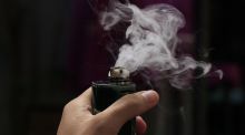 El Gobierno aprueba el nuevo plan antitabaco, que equipara cigarrillos y 'vapers'