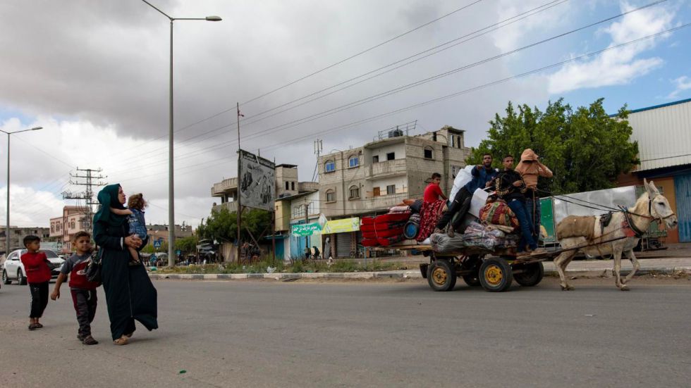 Israel seguirá negociando la tregua aceptada por Hamás mientras ya bombardea Rafah