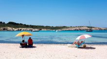 La bandera azul ondeará este verano en 638 playas españolas