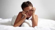 Vinculan dormir poco con tensión alta en mujeres