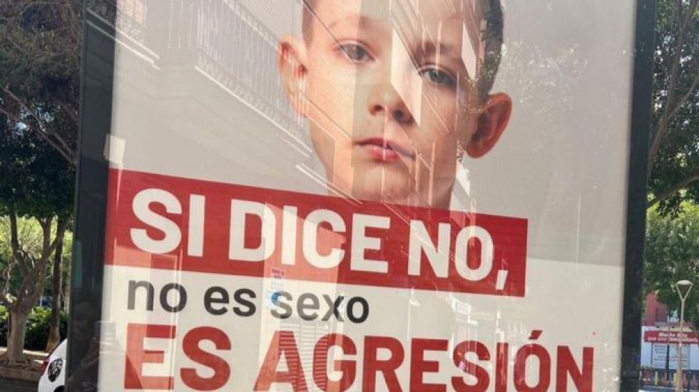 Polémica por un cartel de una campaña en Almería contra las agresiones sexuales a menores