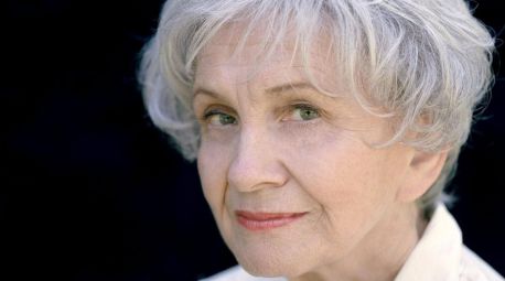 La escritora canadiense Alice Munro, nobel de Literatura en 2013, fallece a los 92 años