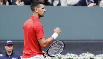 Djokovic celebra su cumpleaños con una cómoda victoria en Ginebra