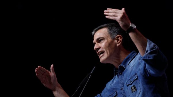 El presidente del Gobierno advierte contra la 'coalición reaccionaria de PP y Vox en España y en Europa'.