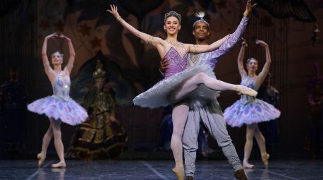 Fastuosidad, lujo y colorido en el estreno del ballet La Bayadera