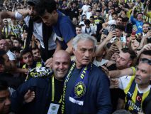 Mourinho ficha por el Fenerbahçe y desata la locura en Estambul