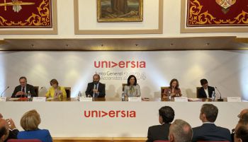 Santander anuncia becas y ayudas para 40.000 personas y empresas en España en 2025