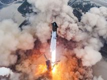Starship, el supercohete de Elon Musk, despega y aterriza con éxito en su cuarta prueba