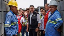 La Reina Letizia visita una escuela taller que aleja a los jóvenes de las maras