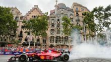 Tremendo: así suena el Ferrari de Carlos Sáinz por las calles del centro de Barcelona