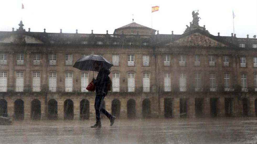 Santiago aprueba su normativa contra pisos turísticos con el apoyo de ediles díscolos del PSOE