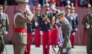 La Princesa Leonor recibe el despacho de alférez y acaba su formación militar en Zaragoza