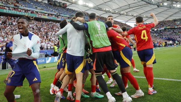 El conjunto de De la Fuente elimina al elenco local con un fútbol completo y mucho sufrimiento. Portugal o Francia, su siguiente adversario. Stuttgart Aren