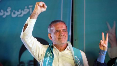 Así es Pezeshkian, el nuevo presidente de Irán: reformista y próximo a Occidente