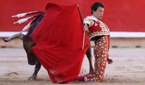 Sólo Perera, con el toreo más auténtico, se queda sin salida a hombros en Pamplona