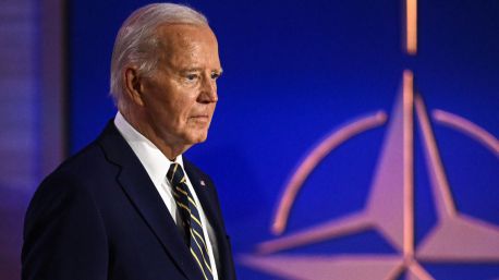 Nancy Pelosi sugiere que Biden debería repensar su candidatura a la reelección