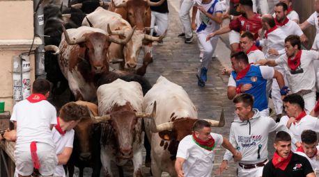 Los Fuente Ymbro firman un fugaz cuarto encierro que deja cinco heridos