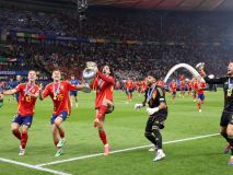 Cucurella deja uno de los momentazos de la celebración de la cuarta Eurocopa de España