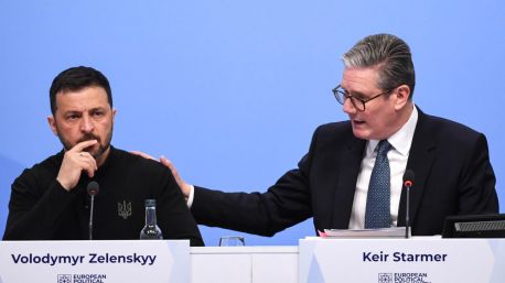 Zelenski escenifica su enfrentamiento con Orbán en la cumbre paneuropea