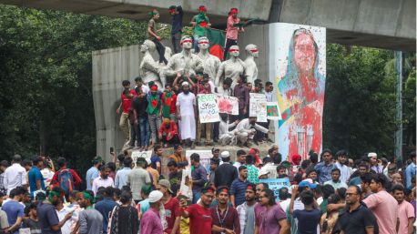 Desafío al Gobierno bangladesí en una jornada de protesta con 57 muertos