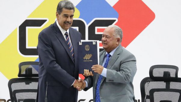 La operación la realizan 150 funcionarios de total confianza chavista, pertenecientes al Consejo Electoral de Venezuela.