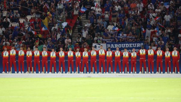 La selección de Santi Denia, liderada por Fermín y Camello, vuelve a ganar el oro olímpico 32 años después -desde Barcelona 92- al tumbar a Francia en la p